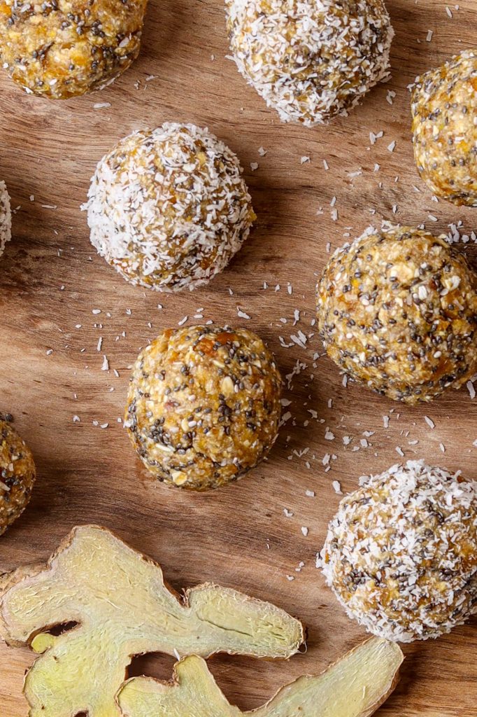 Recipe for coconut and apricot energy balls