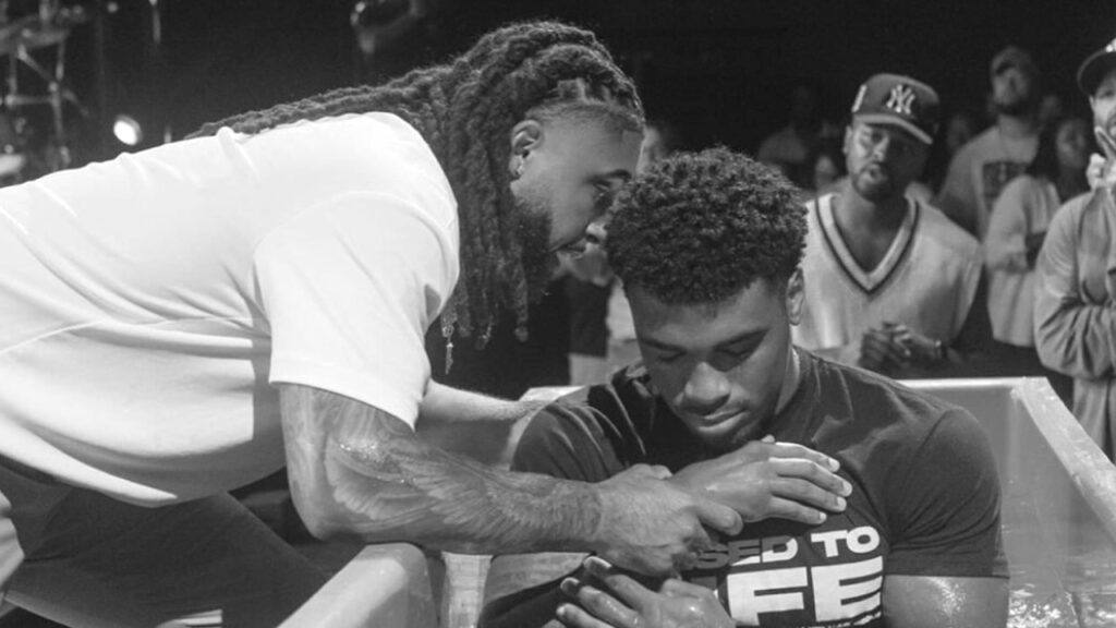 ohio-state’s-gee-scott-preaches,-baptizes-teammates:-‘christ-is-working-on-this-football-team’